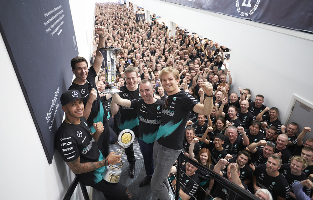 Video: Mercedes a sărbătorit cucerirea titlului la constructori - Poza 1