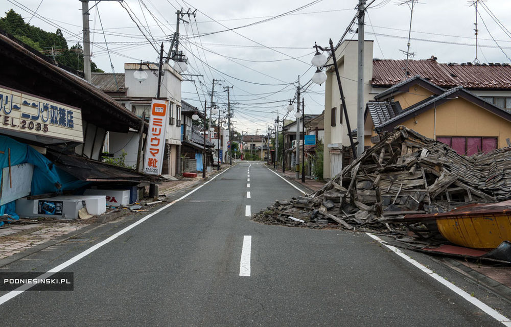 Fukushima, 4 ani şi jumătate după dezastru: maşinile au pierdut lupta cu natura, care a pus stăpânire pe zona contaminată - Poza 5