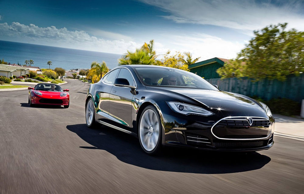 Tesla Model S oferă acum și un mod de rulare autonom. Elon Musk îndeamnă însă la atenție - Poza 1