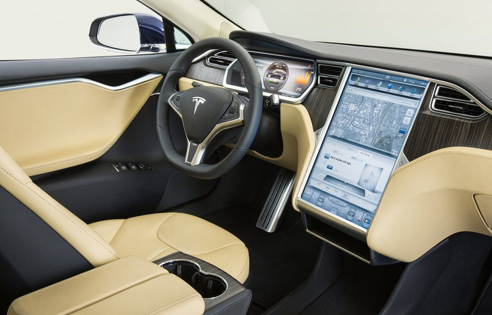 Tesla Model S oferă acum și un mod de rulare autonom. Elon Musk îndeamnă însă la atenție - Poza 4