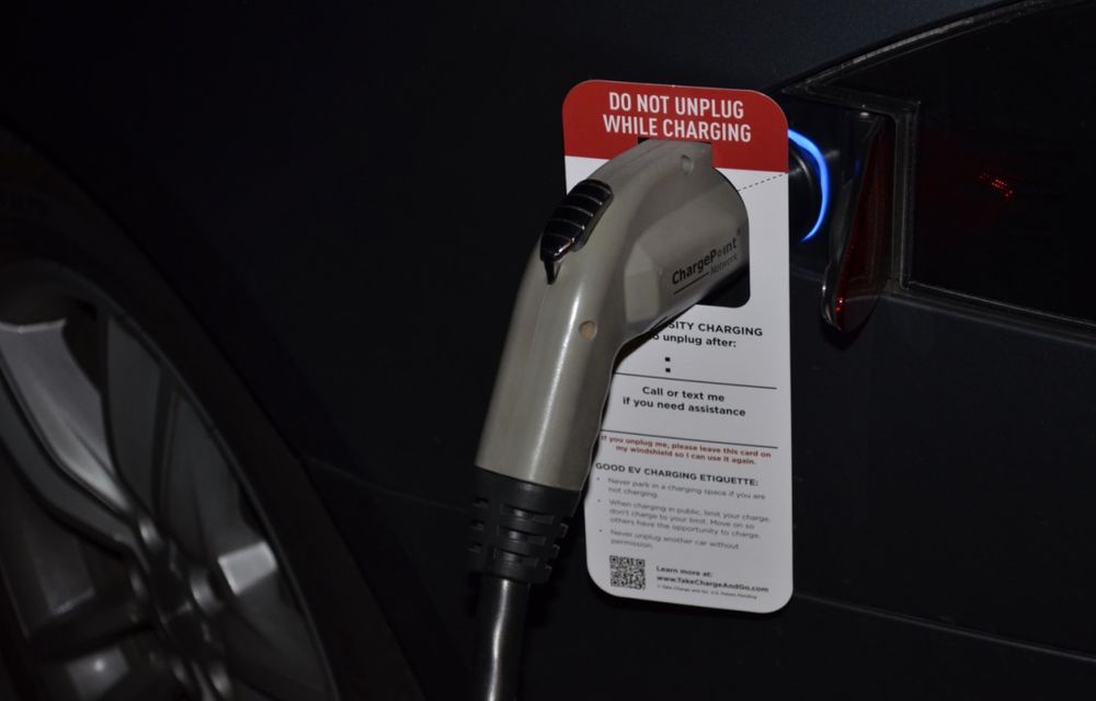 Probleme noi pentru proprietarii de mașini electrice din SUA: &quot;E nevoie de reguli de bun-simț la punctele de încărcare&quot; - Poza 3