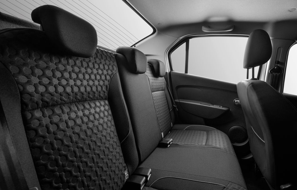 Dacia lansează Logan Prestige, noua echipare de top: climatizare automată, comenzi pe uși, jante de 16 inch și semnalizatoare pe oglinzi - Poza 9