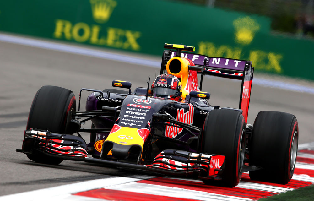 Ecclestone confirmă intenţia de a readuce motoarele V8 pentru Red Bull în 2016 - Poza 1