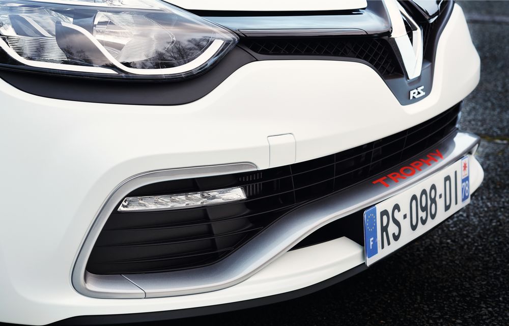 Renault a adus în România noul Clio RS Trophy: 23.950 de euro pentru 220 CP - Poza 2