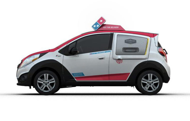 Pizza nu va mai fi livrată niciodată rece: s-a lansat prima flotă de mașini cu un cuptor integrat - Poza 1