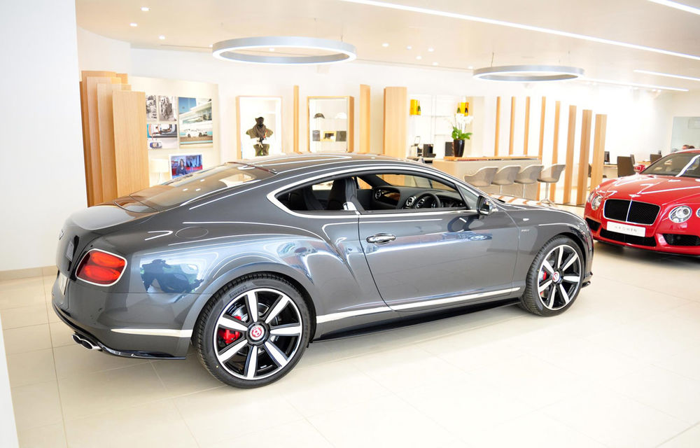 Bentley anunță schimbarea la față: primul său showroom de lux are covoare din lână și bar pentru șampanie - Poza 4