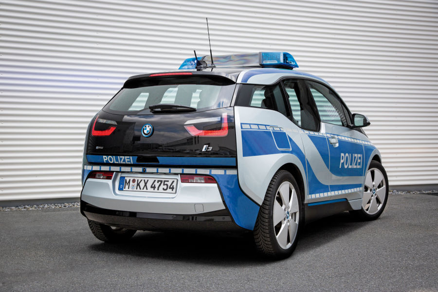 Poliția bavareză împrumută uniforma sa modelului electric BMW i3 - Poza 5