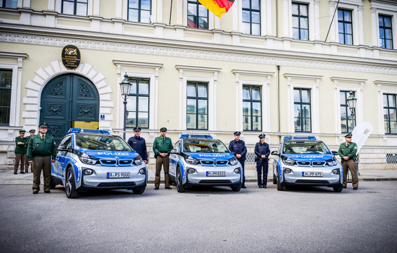 Poliția bavareză împrumută uniforma sa modelului electric BMW i3 - Poza 1
