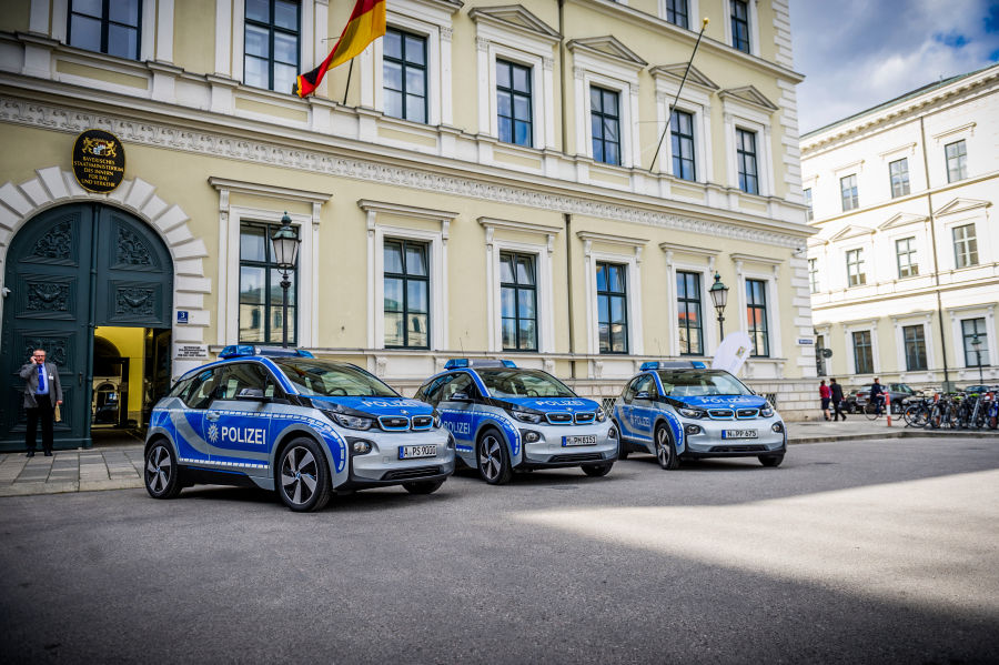 Poliția bavareză împrumută uniforma sa modelului electric BMW i3 - Poza 3