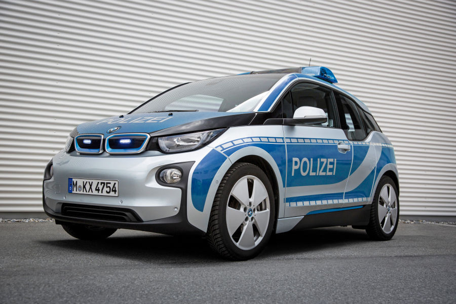Poliția bavareză împrumută uniforma sa modelului electric BMW i3 - Poza 4