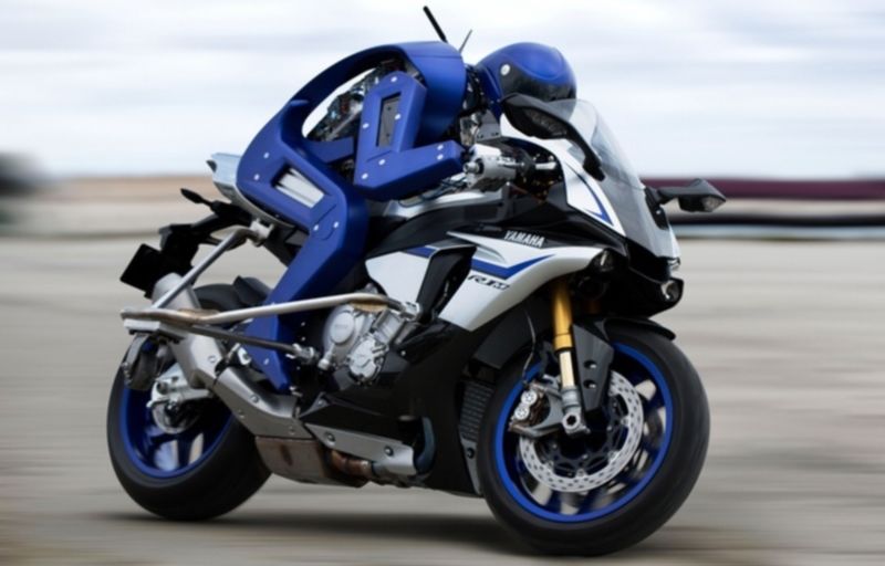 Rebel fără cauză: Yamaha a prezentat un robot care poate să conducă o motocicletă - Poza 1