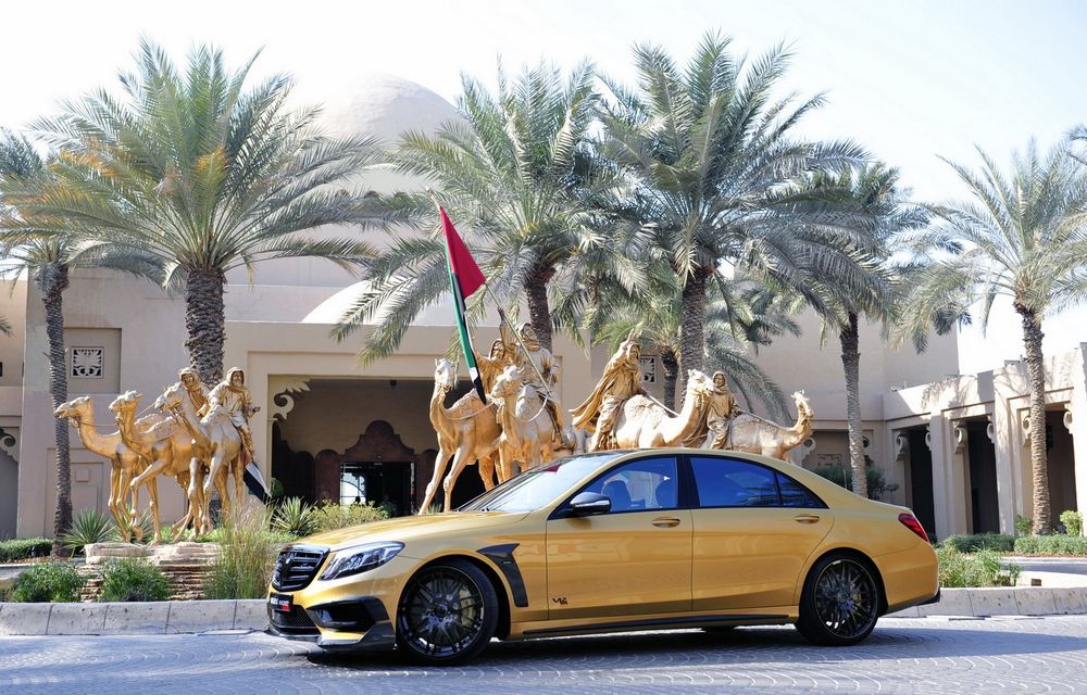 Lecție de opulență servită de Brabus: un Mercedes S65 AMG a fost poleit cu aur în Dubai - Poza 6