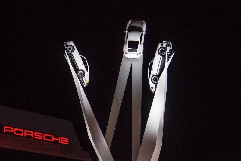 Porsche străpunge cerul cu trei generații ale modelului 911 - Poza 4