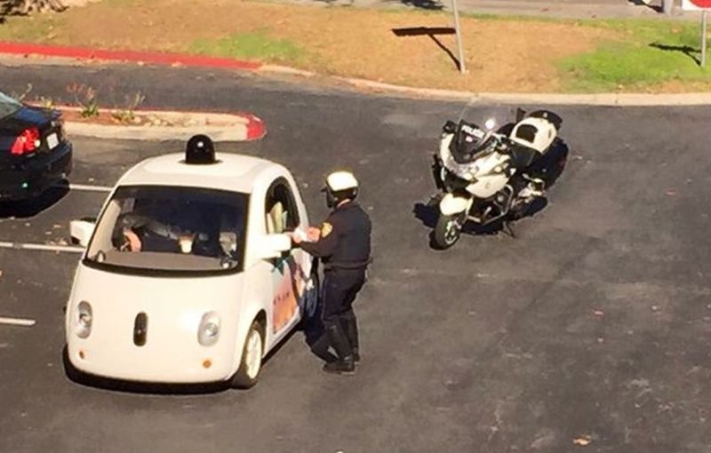 O mașină autonomă de la Google a fost oprită de poliția rutieră din SUA - Poza 1