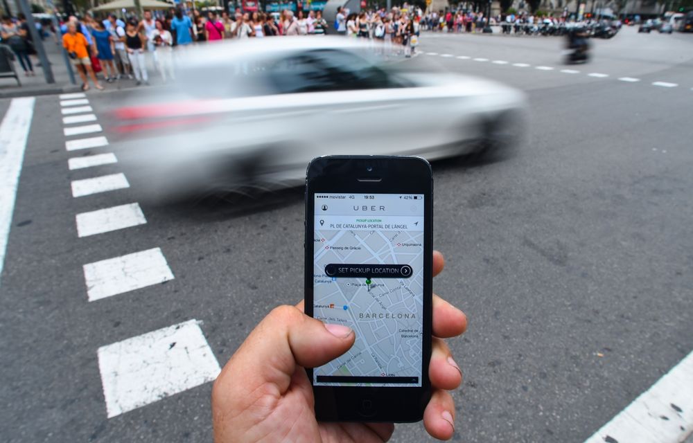 Uber Select: primeşti apă gratuit la fiecare călătorie cu maşini premium în regim de taxi - Poza 1