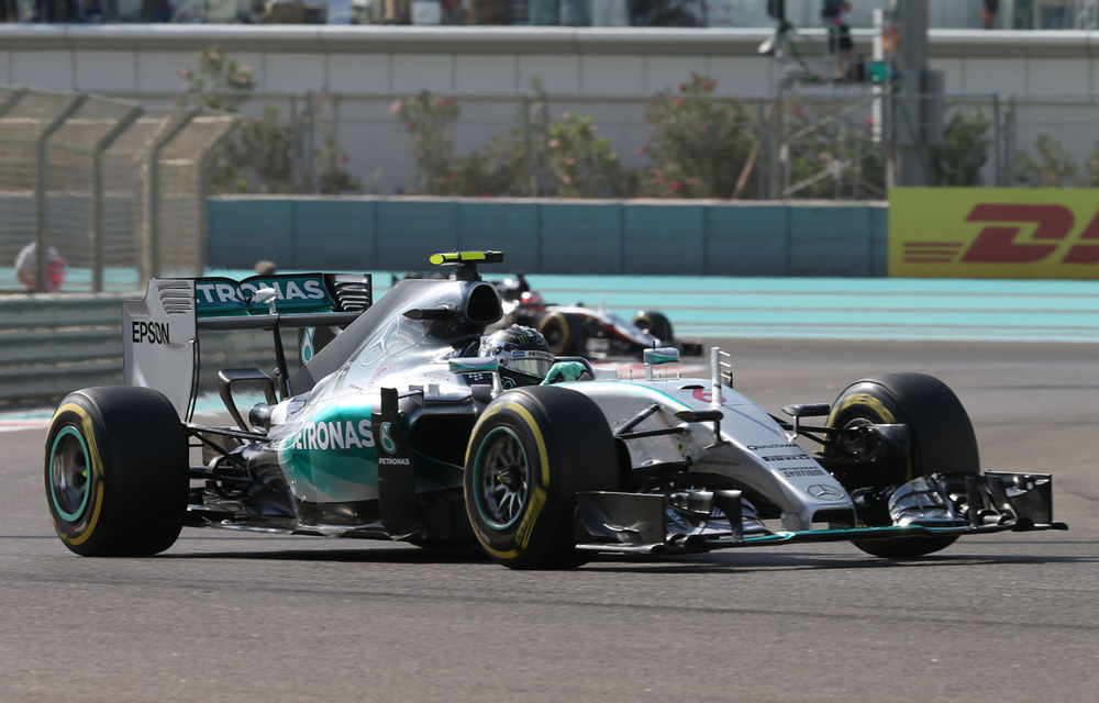 Rosberg a încheiat sezonul 2015 al Formulei 1 cu o victorie la Abu Dhabi! Hamilton şi Raikkonen au completat podiumul - Poza 1