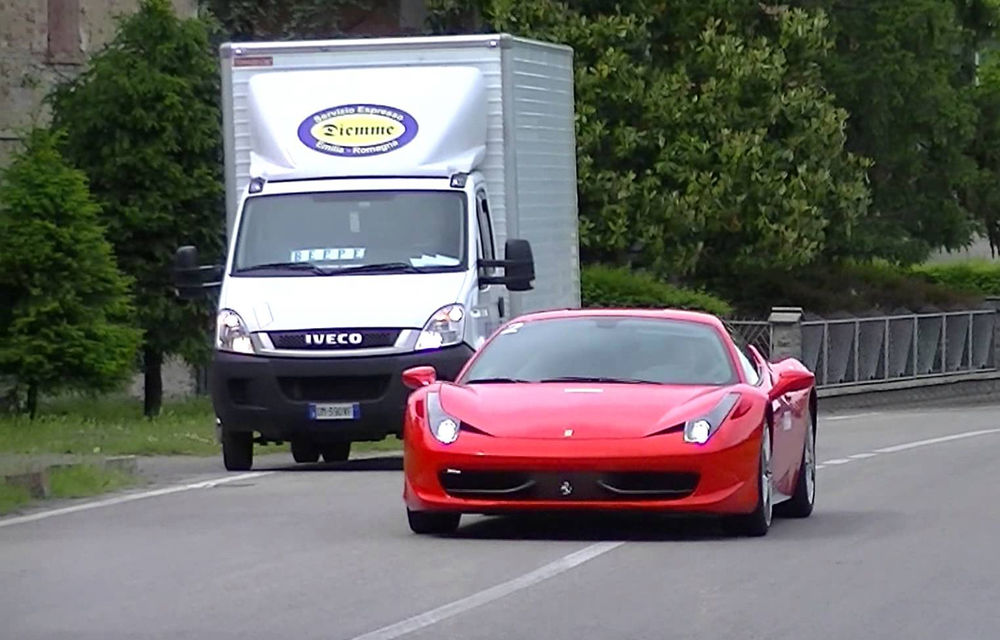 Tensiuni acasă la Ferrari: locuitorii din Maranello, exasperați de sunetele motoarelor turate de turiști pe străzile orașului - Poza 1