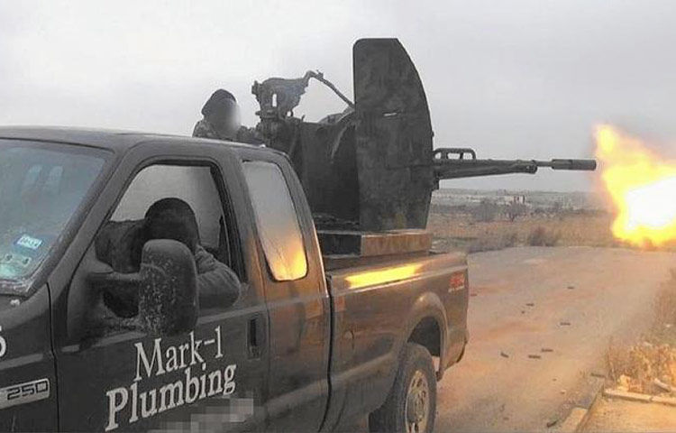 De la instalator la jihadist: un american a fost amenințat cu moartea după ce mașina sa a fost folosită de ISIS - Poza 1