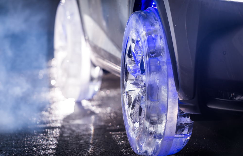 Lexus NX este prima mașină din lume cu roți din gheață. Și chiar merge! - Poza 3