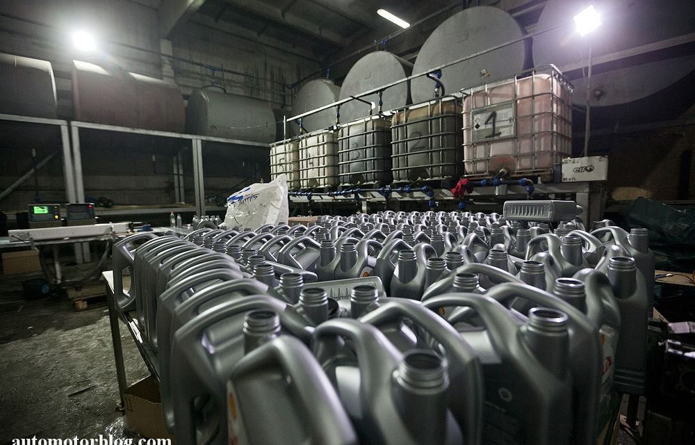 Se întâmplă în Mama Rusie. Fabrică de uleiuri auto contrafăcute cu o rețetă de vis: venituri de 13 milioane de euro pe lună - Poza 5