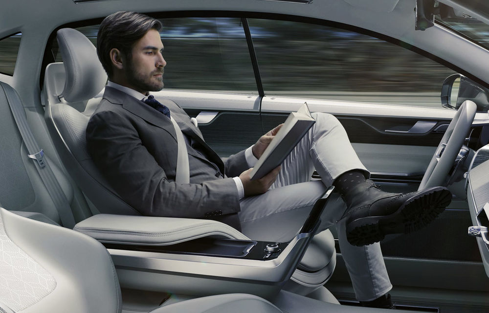 Volvo forțează viitorul: mașini cu care poți să vorbești și în care vezi filme în loc să conduci - Poza 4