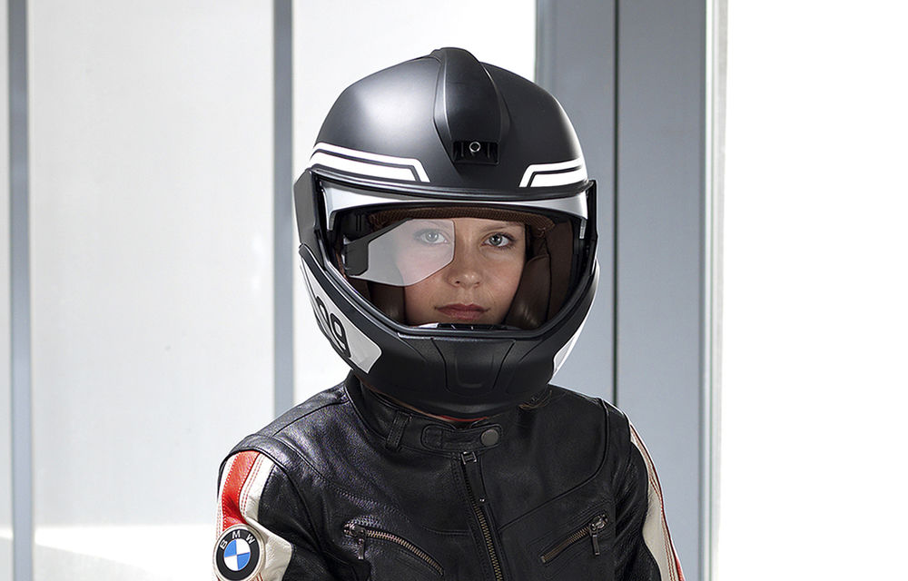 Viitorul se vede bine pentru motociclete: BMW a prezentat azi casca cu Head-Up Display și primele faruri laser moto - Poza 1