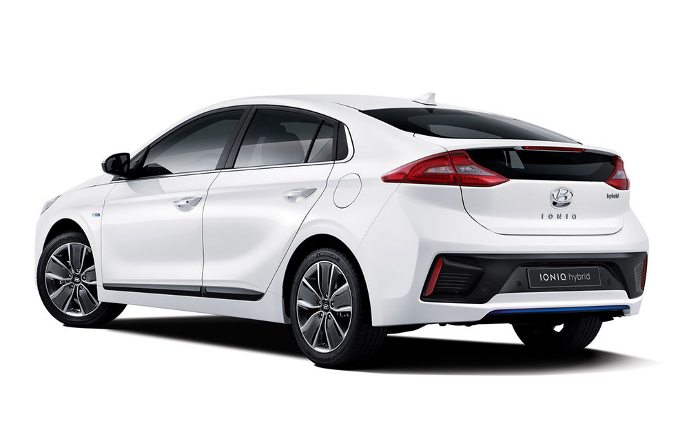 Hyundai Ioniq se dezvăluie în primele fotografii oficiale: ceva mai bine decât rivalul Toyota Prius - Poza 1