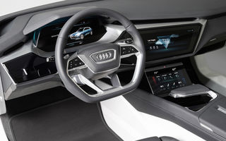 Audi a prezentat interiorul viitoarelor modele: butoanele dispar, dar apar trei ecrane mari și internet 4G