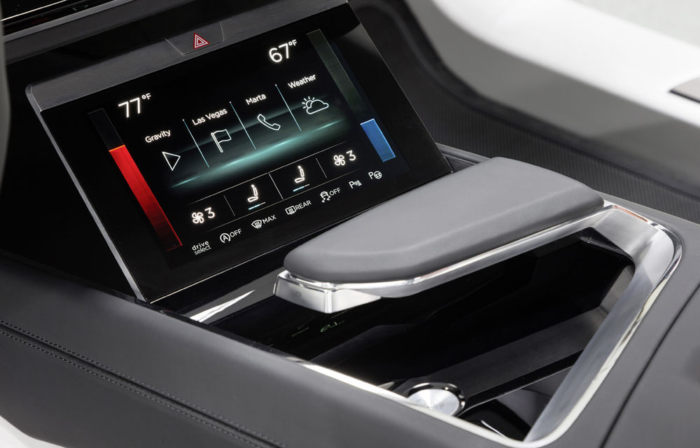 Audi a prezentat interiorul viitoarelor modele: butoanele dispar, dar apar trei ecrane mari și internet 4G - Poza 3