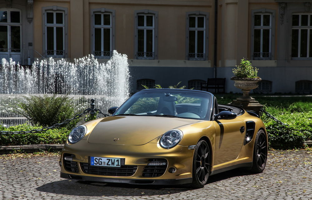 Accesoriu obligatoriu pentru bogații Orientului Mijlociu: Porsche 911 aurit cu 360 de km/h viteză maximă - Poza 5