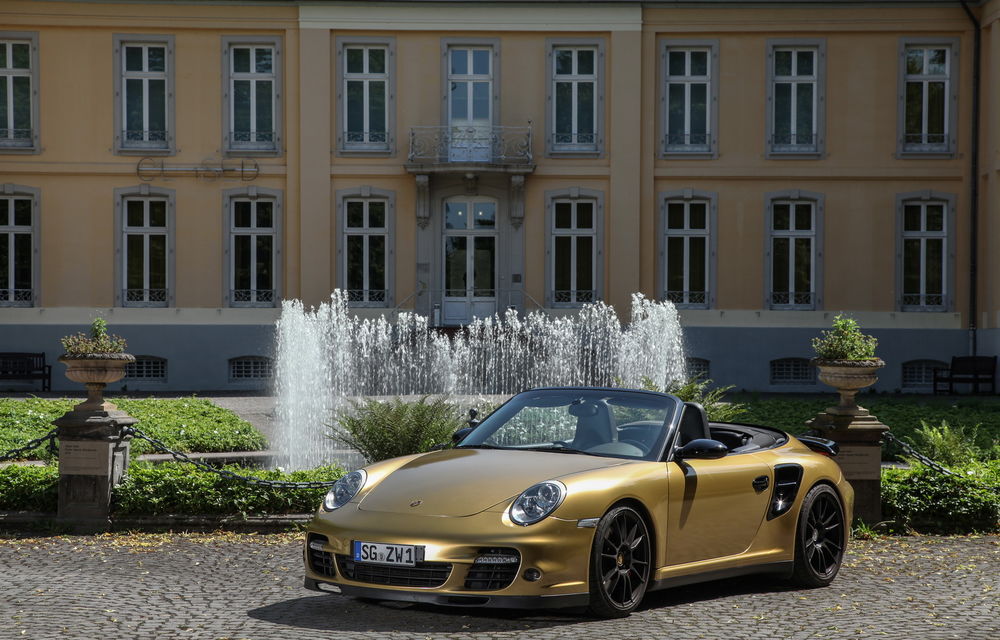 Accesoriu obligatoriu pentru bogații Orientului Mijlociu: Porsche 911 aurit cu 360 de km/h viteză maximă - Poza 2