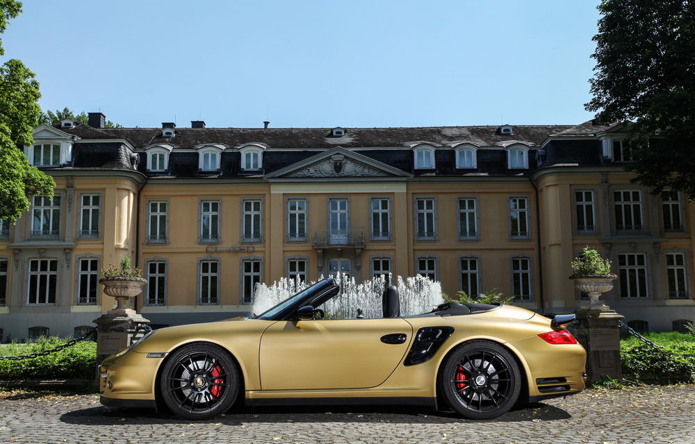 Accesoriu obligatoriu pentru bogații Orientului Mijlociu: Porsche 911 aurit cu 360 de km/h viteză maximă - Poza 6