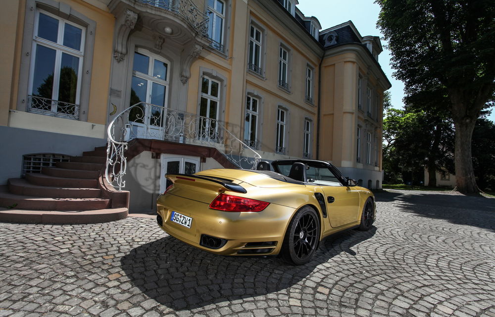 Accesoriu obligatoriu pentru bogații Orientului Mijlociu: Porsche 911 aurit cu 360 de km/h viteză maximă - Poza 7