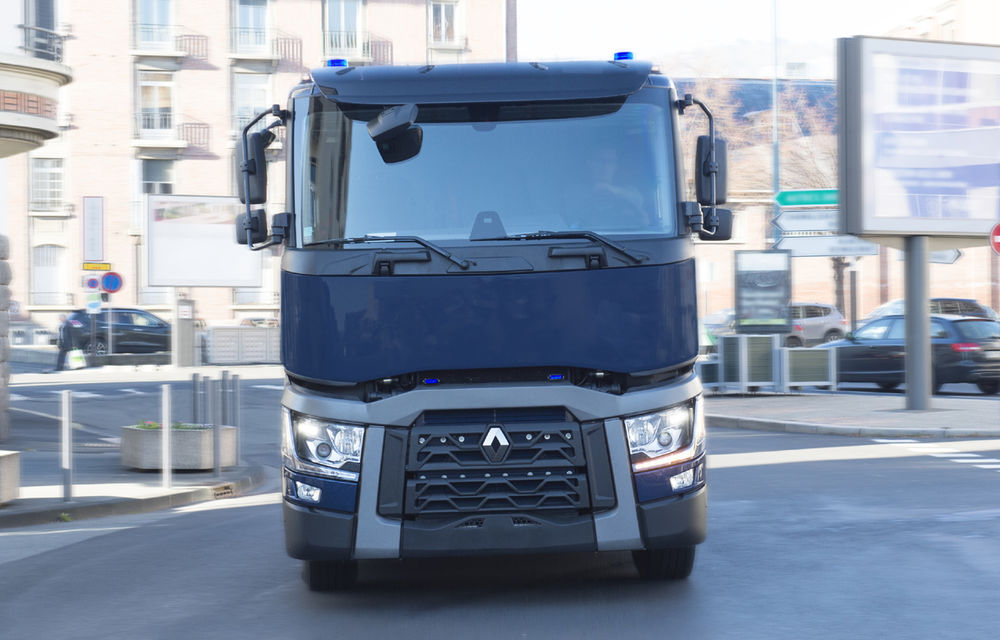 O nouă provocare pentru hoţi: Banca Franţei va folosi camioane blindate Renault - Poza 2