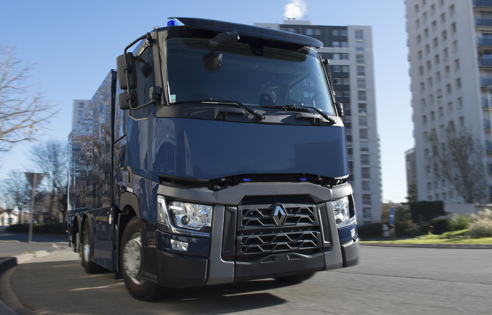 O nouă provocare pentru hoţi: Banca Franţei va folosi camioane blindate Renault - Poza 1