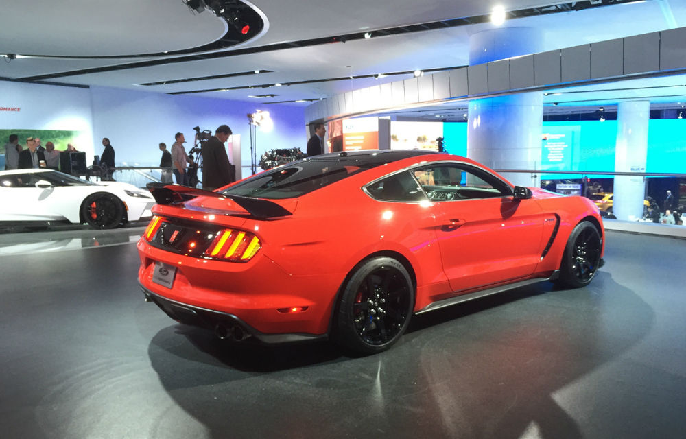 Live from Detroit. Standul Ford Performance e o nebunie: Ford GT, Mustang Shelby, Focus RS și F-150 Raptor - Poza 12