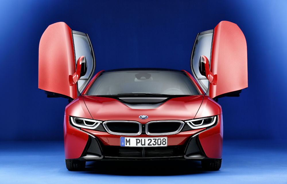 Germanii au văzut roşu în faţa ochilor: BMW i8 Protonic Red nu te lasa să treci neobservat - Poza 2