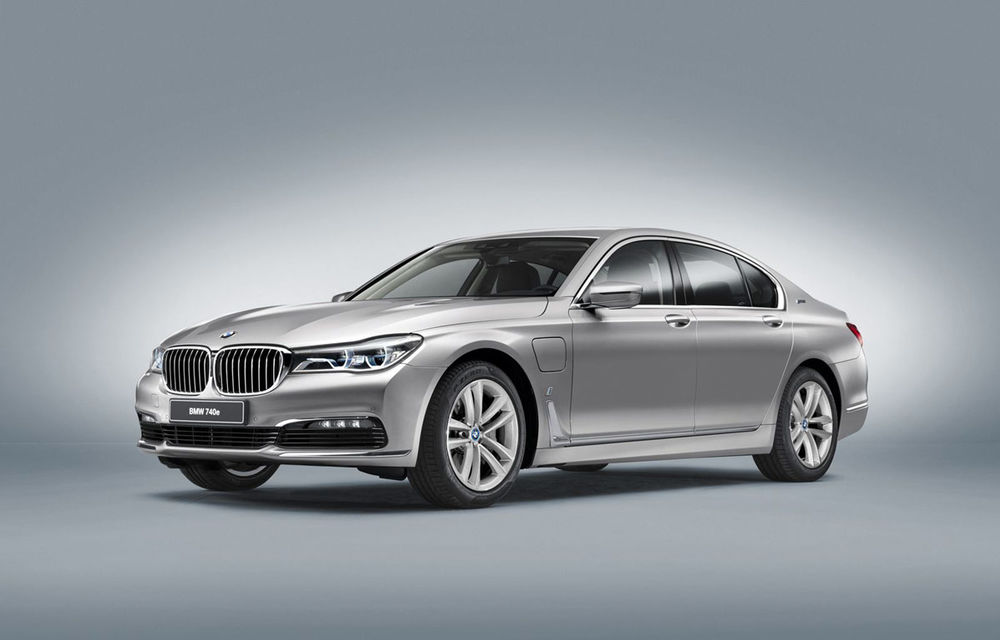Săracii bogați: Clienții lui BMW Seria 7 au de acum și o versiune care consumă doar 2 litri/100 de km - Poza 1