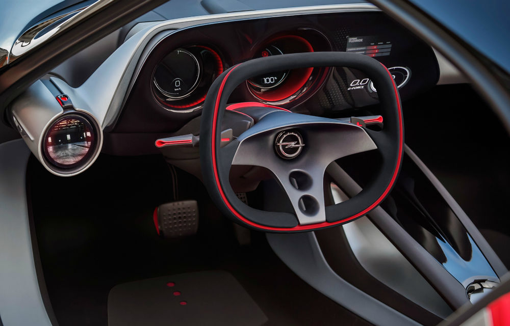 Bine ați venit în viitorul mașinilor Opel: interiorul conceptului GT scapă de butoanele fizice - Poza 1