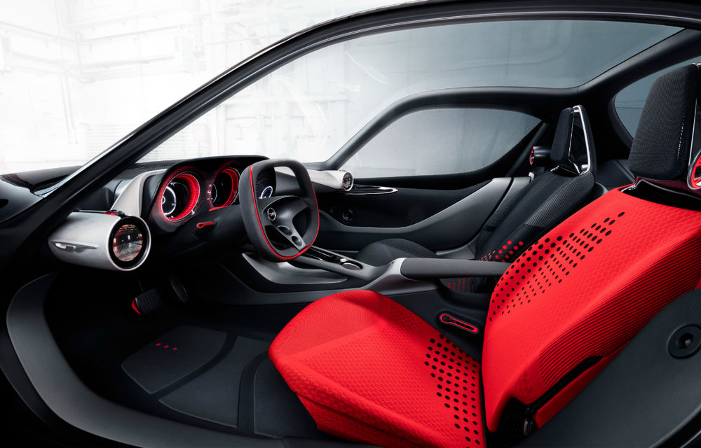 Bine ați venit în viitorul mașinilor Opel: interiorul conceptului GT scapă de butoanele fizice - Poza 3