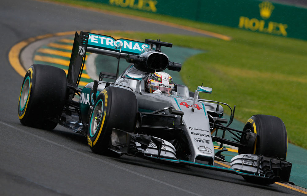 Mercedes confirmă: Hamilton, cel mai rapid pe ploaie în antrenamentele din Australia. Rosberg a suferit un accident - Poza 1