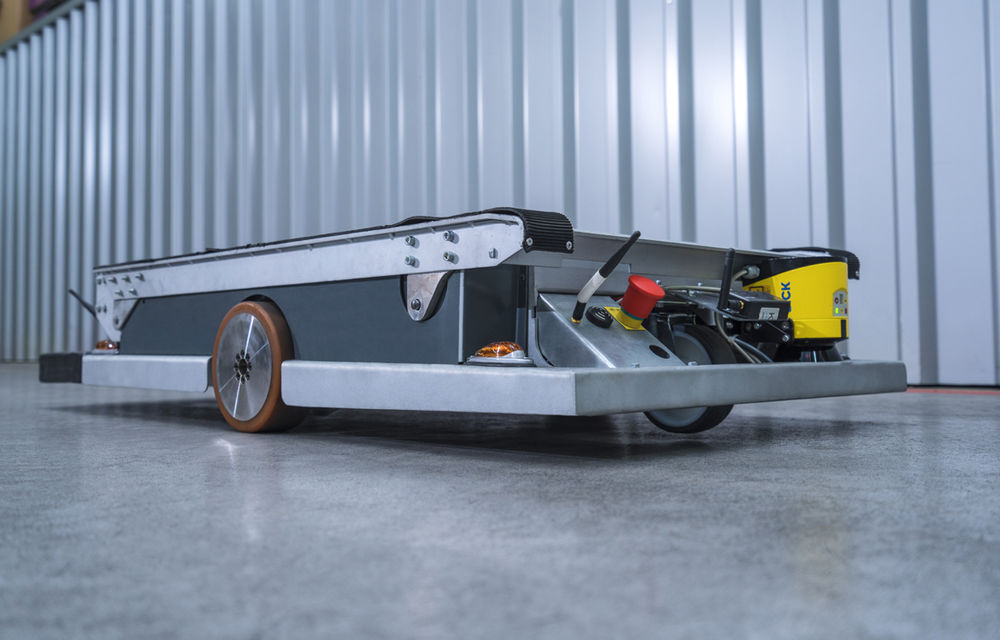 BMW a găsit metoda prin care va reduce preţurile maşinilor: foloseşte roboţi autonomi în fabrici - Poza 1