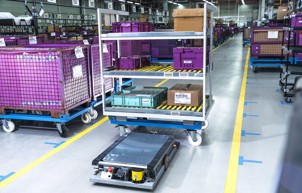 BMW a găsit metoda prin care va reduce preţurile maşinilor: foloseşte roboţi autonomi în fabrici - Poza 5