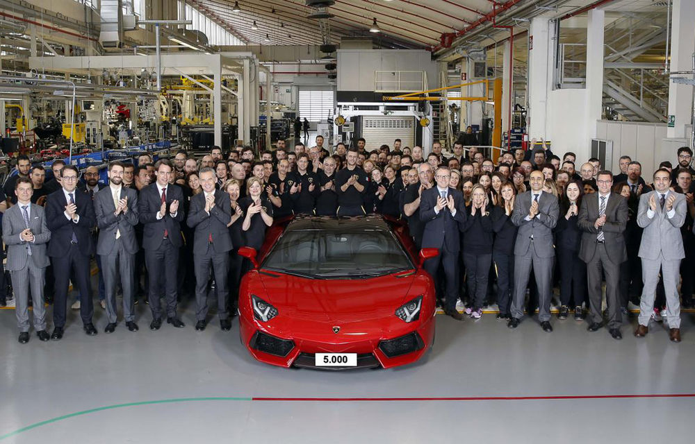 Când elevul își depășește profesorul: Lamborghini Aventador a trecut peste recordul de vânzări al lui Murcielago - Poza 1