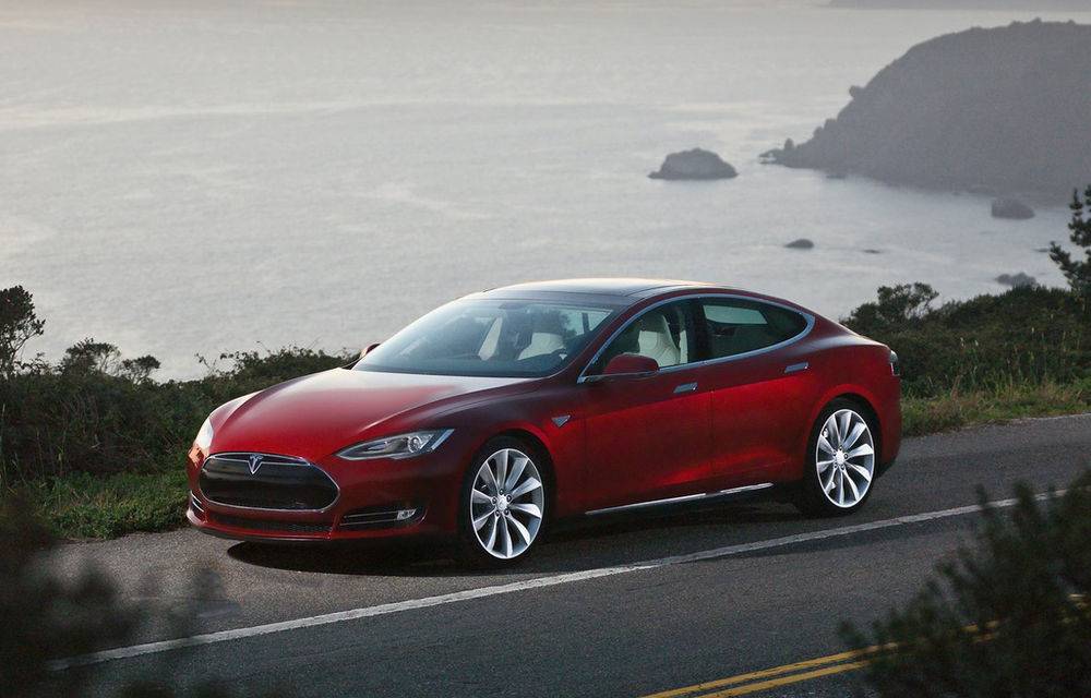 Tesla Model S, peste limuzinele de lux germane: electrica lui Musk a învins în vânzări Mercedes Clasa S şi BMW Seria 7 - Poza 1