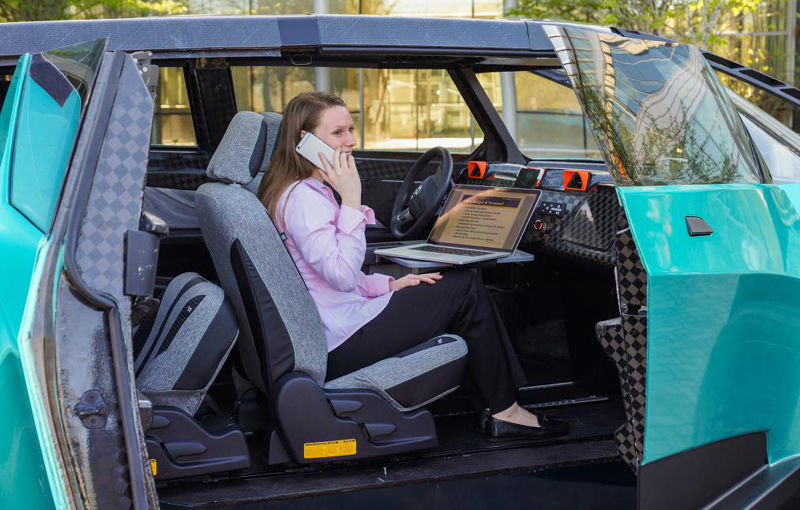 Maşina ideală pentru noua generaţie: Toyota uBox Concept poate fi folosită ca birou mobil prin eliminarea scaunelor spate - Poza 6