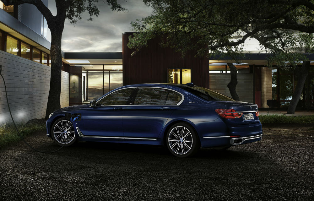 Mai mult lux, mai multă putere: BMW Seria 7 primeşte o ediţie centenară în serie limitată de 100 de unităţi cu două motorizări noi - Poza 8