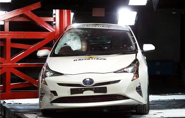 Primul test de siguranţă EuroNCAP pentru sistemul de frânare de urgenţă la detectarea pietonilor: Toyota Prius a primit 5 stele - Poza 3
