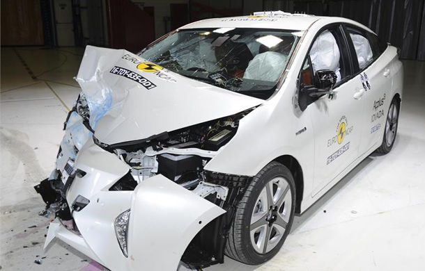 Primul test de siguranţă EuroNCAP pentru sistemul de frânare de urgenţă la detectarea pietonilor: Toyota Prius a primit 5 stele - Poza 6