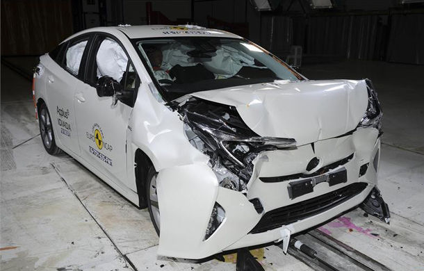 Primul test de siguranţă EuroNCAP pentru sistemul de frânare de urgenţă la detectarea pietonilor: Toyota Prius a primit 5 stele - Poza 7